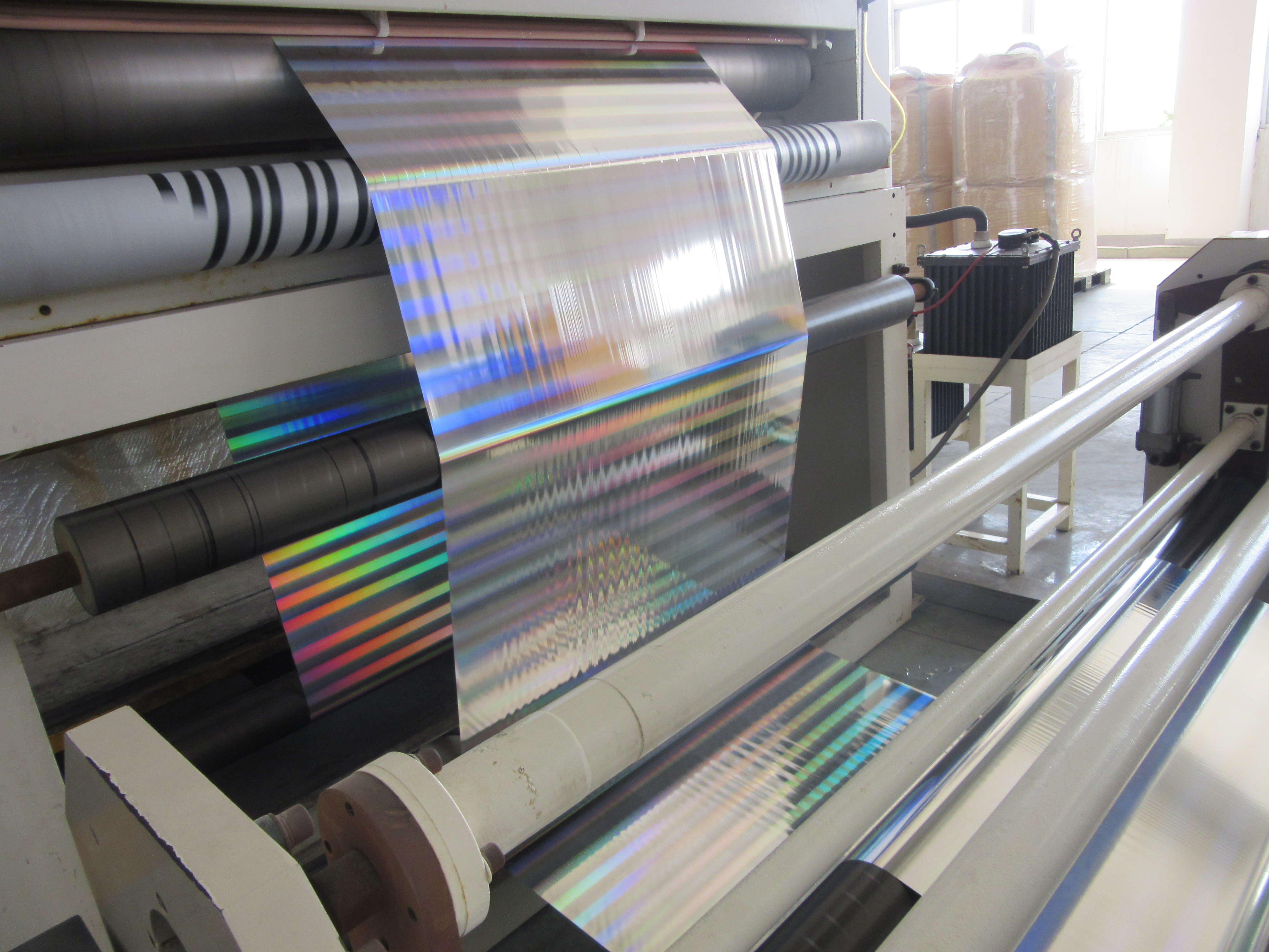 Dichroic Thermal Lamination Film Redefines Printing Excellence